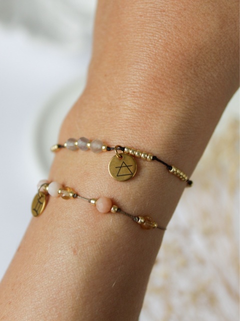 bransoletka zodiakalna, biżuteria astrologiczna, kamienie zodiakalne, bransoletka na sznurku, talizman zodiakalny